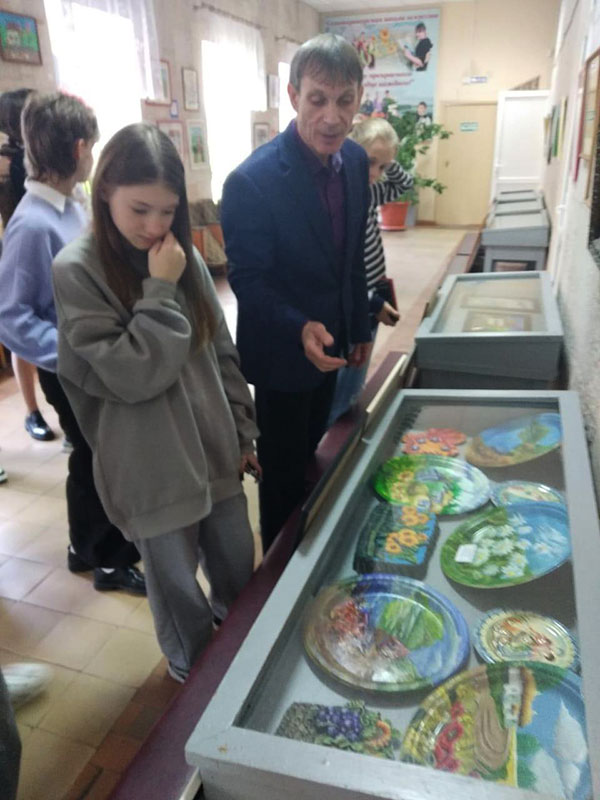 В Семикаракорской детской школе искусств прошла выставка «Моя малая Родина» 