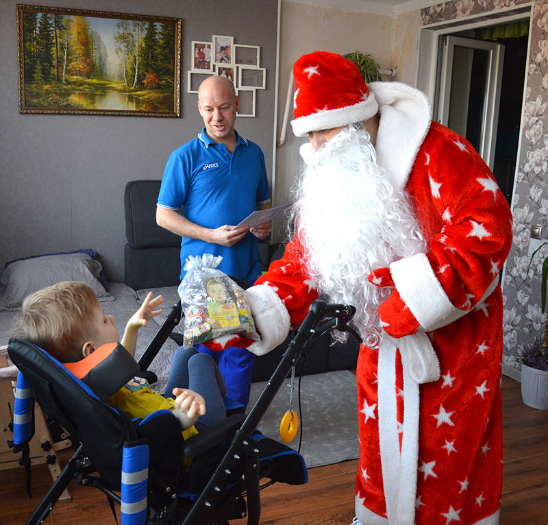 Благотворительная акция «Стань Дедом Морозом» прошла в Семикаракорске