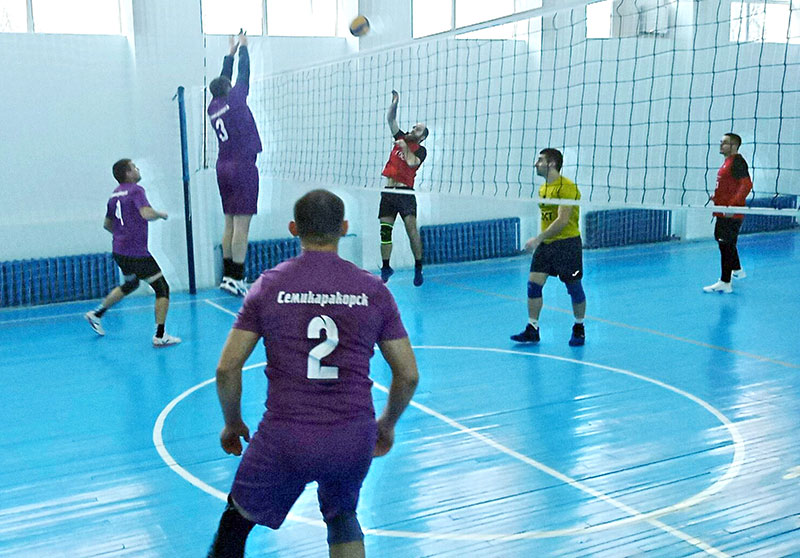 Стартовало первенство города Семикаракорска по волейболу среди мужских команд